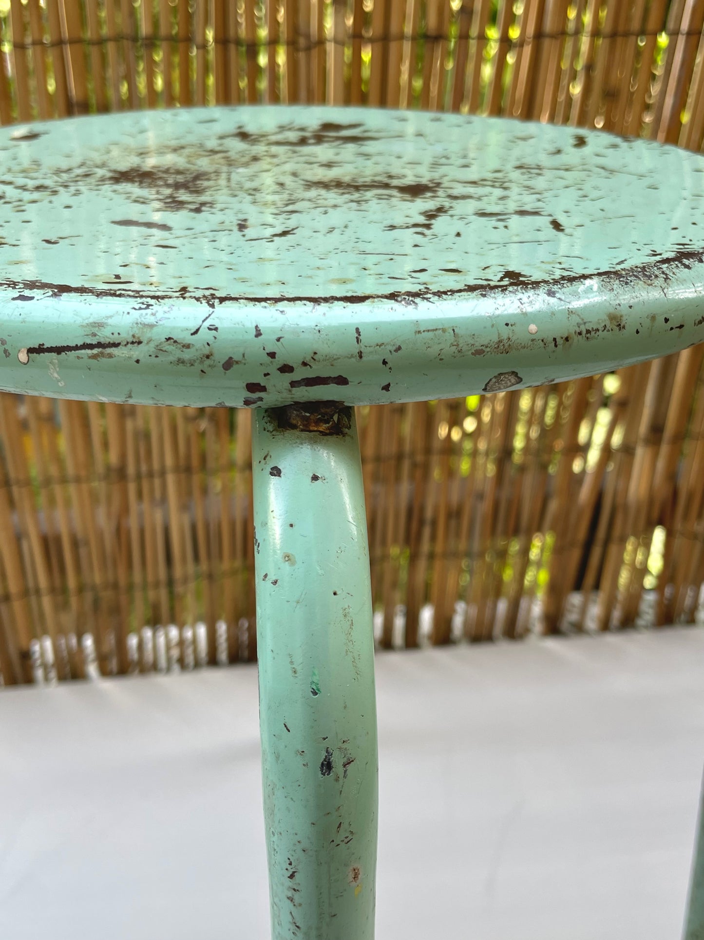 Vintage metalen kruk uit de Provence - groen