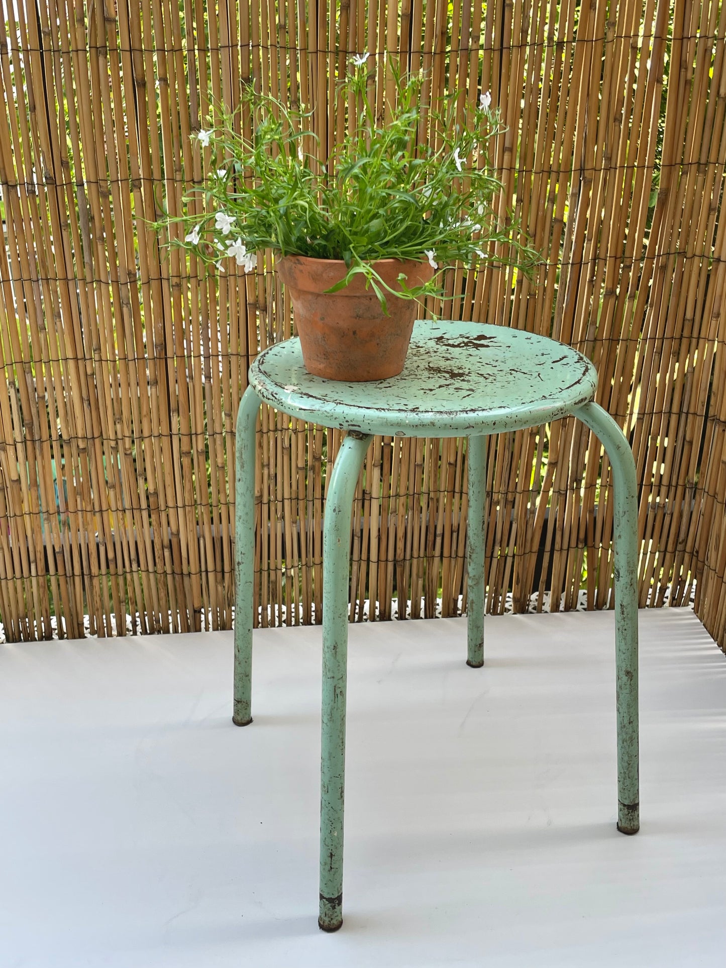 Vintage metalen kruk uit de Provence - groen