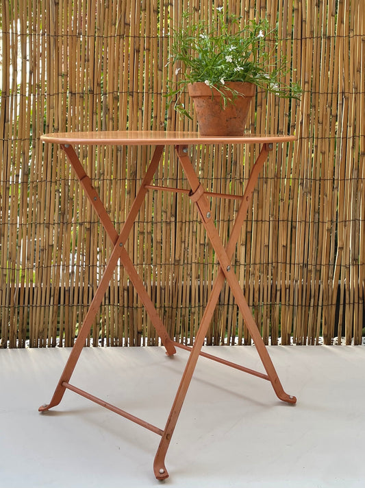 Kleine ronde metalen klaptafel — terracotta