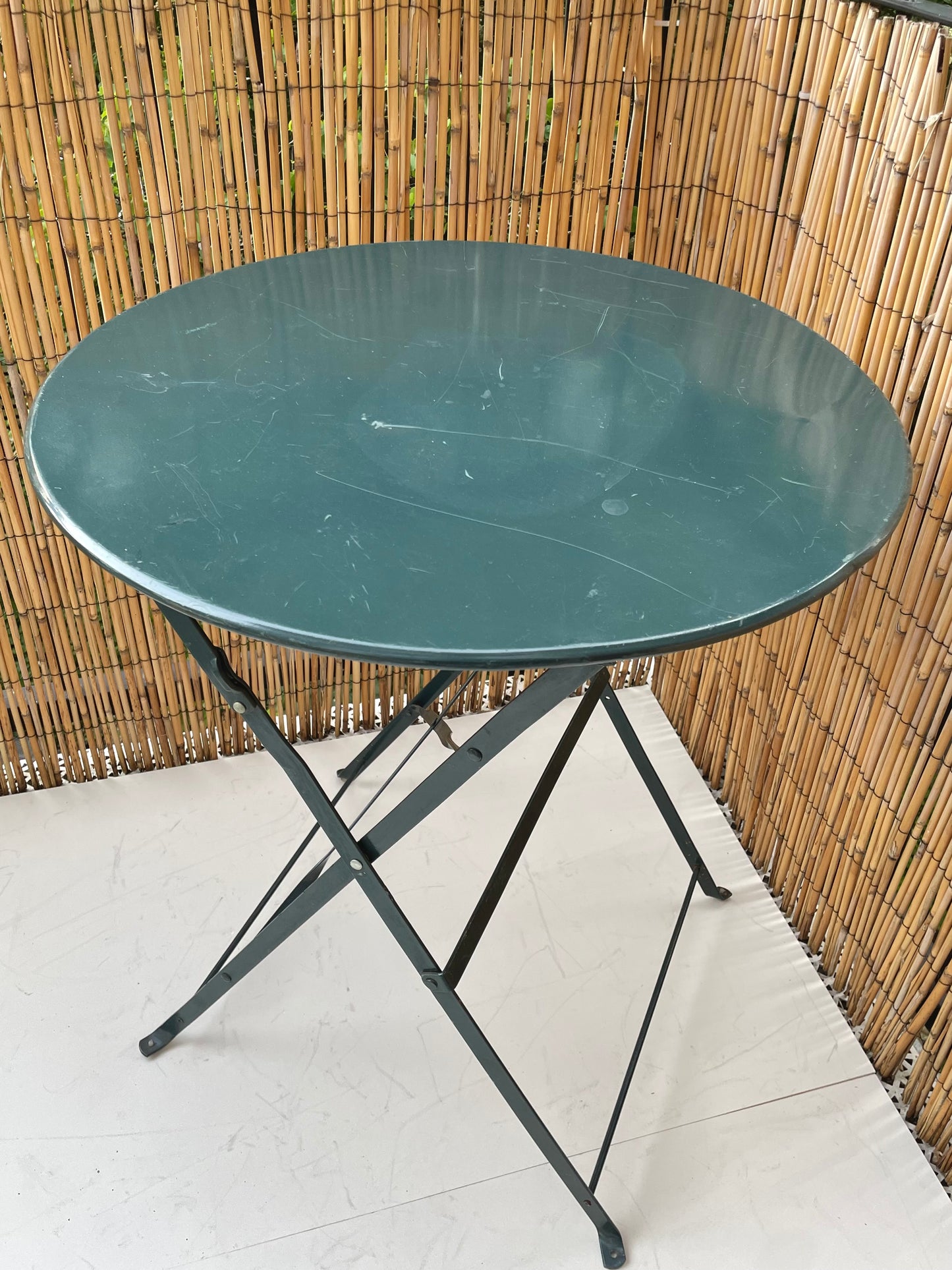 Ronde metalen bistrotafel — donkergroen