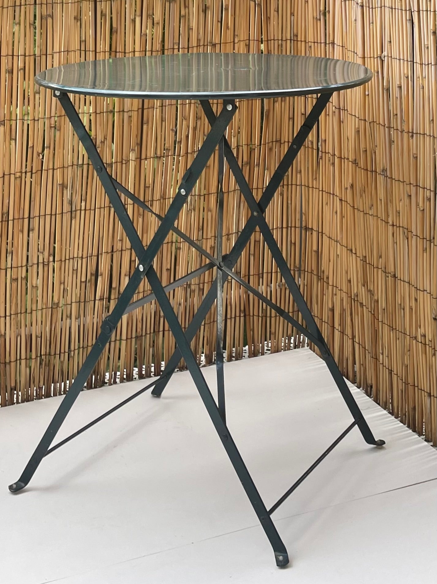 Ronde metalen bistrotafel — donkergroen